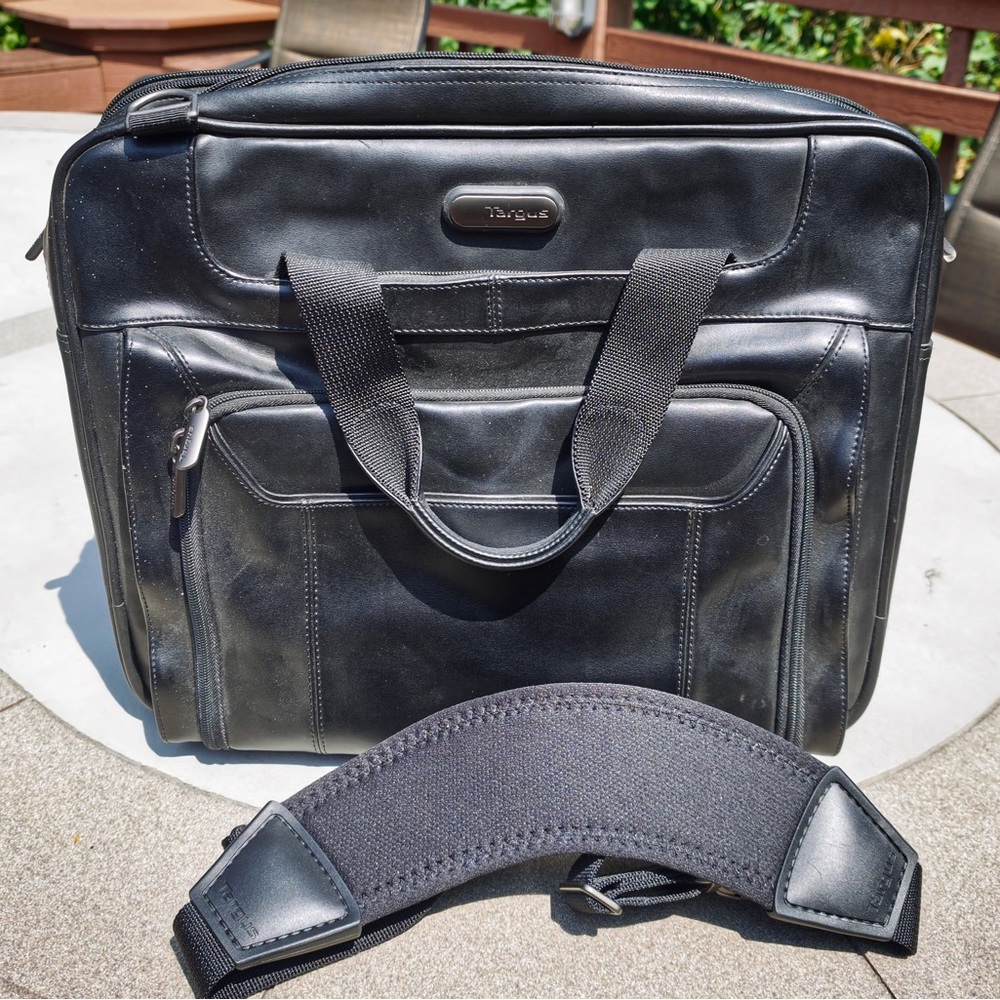 Targus Leather Messenger bag